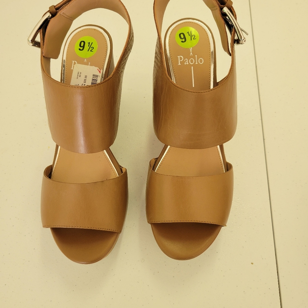 Brand new Linea Paolo wedge sandals size 9.5 tan color